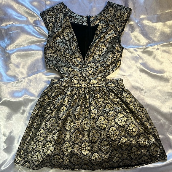 Dresses & Skirts - Gold Metallic Mini Cocktail Dress